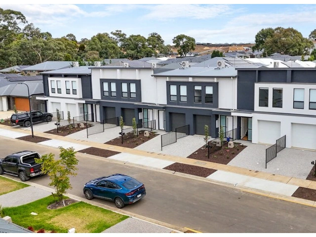 Real estate agent in webb beach