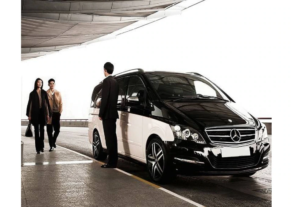 Airport Taxi Service in Balwyn for Easy, Reliable Airport Trips photo 1