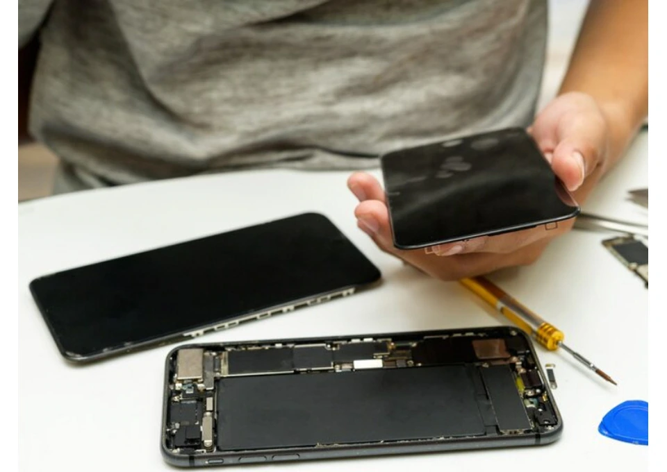 iPhone Screen Replacement in Athelstone by Skilled Technician photo 1