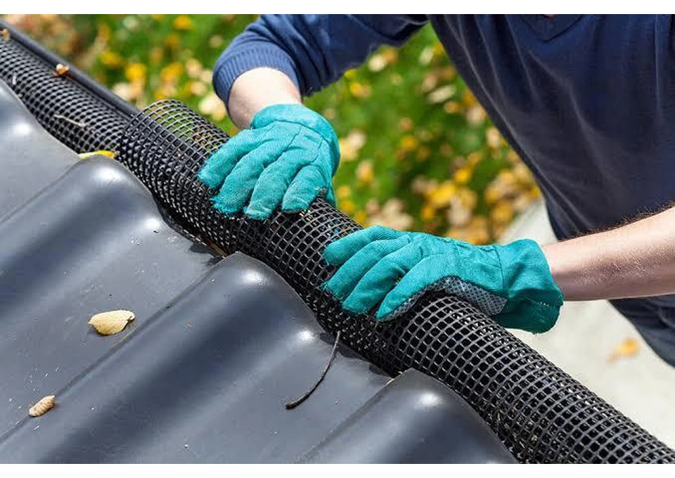 Professional Gutter Cleaning Services – Keep Your Home Safe & Protected photo 1