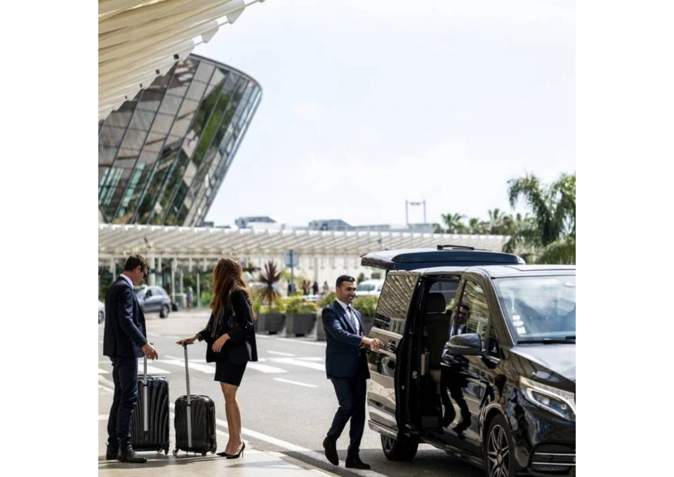 Maxi Cab Airport Service in Balwyn | Reliable Airport Transfers photo 1