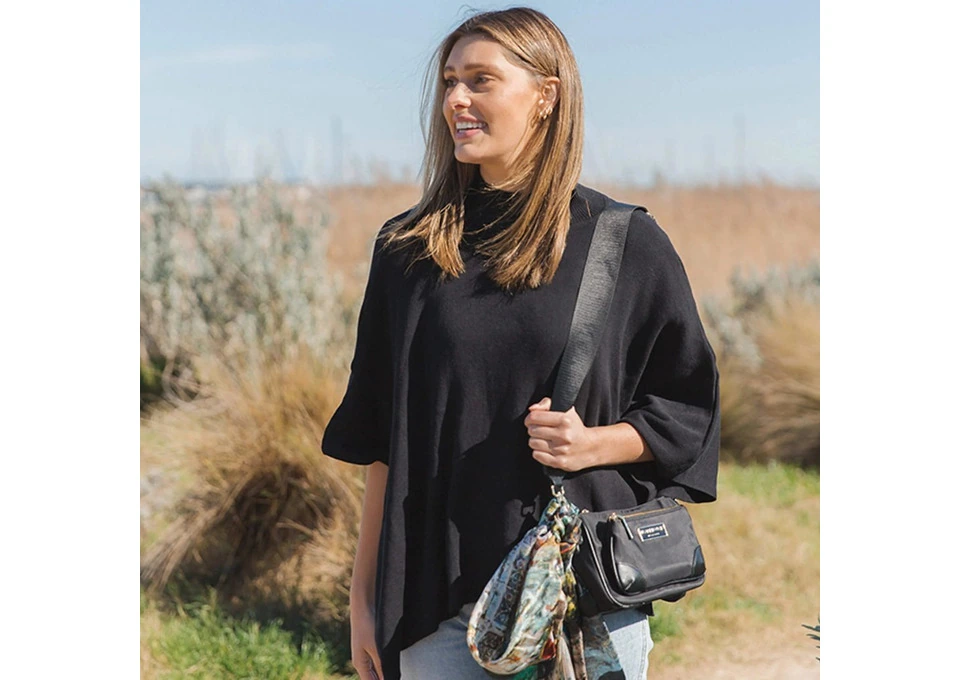 Ladies Poncho for Easy Layering photo 1